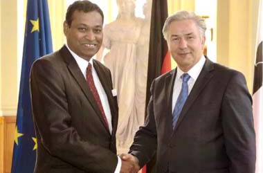 Ambassador with Wowereit Web